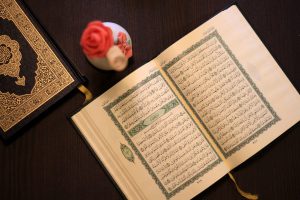 menikmati hidup dengan mengakrabi al-qur'an